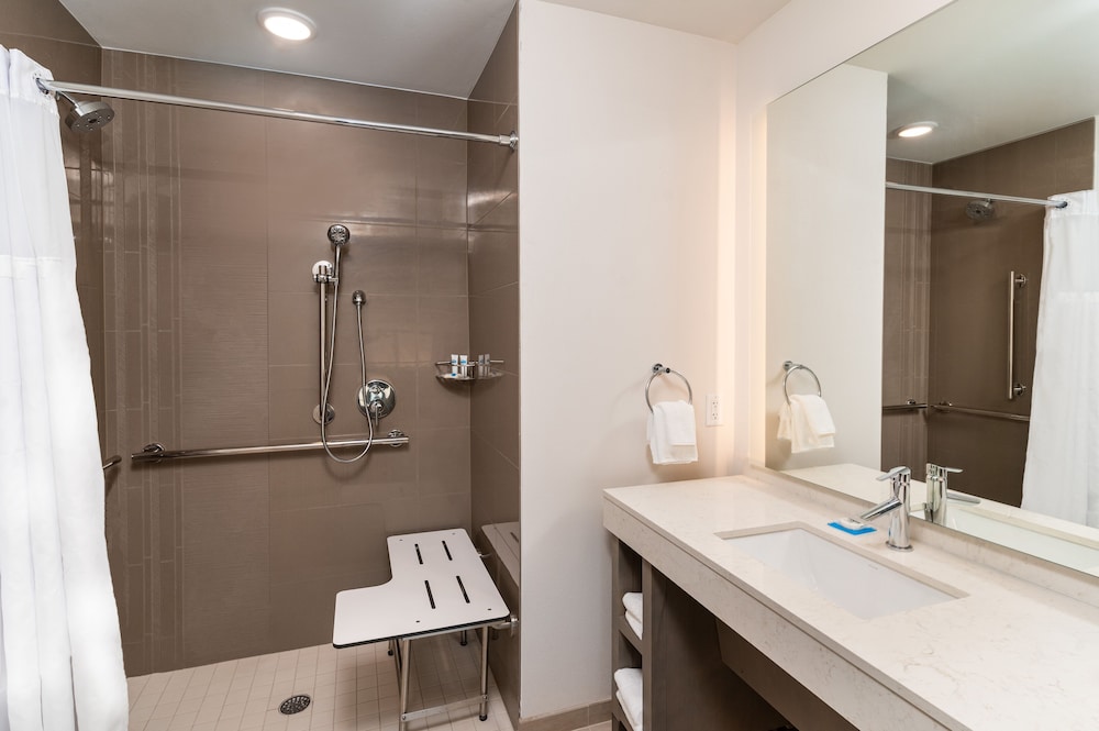 Hyatt House Nashville Airport 8/44
