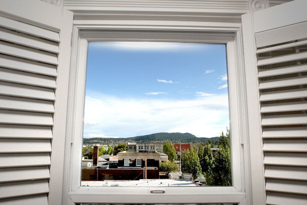Majestic Inn & Spa 3/80