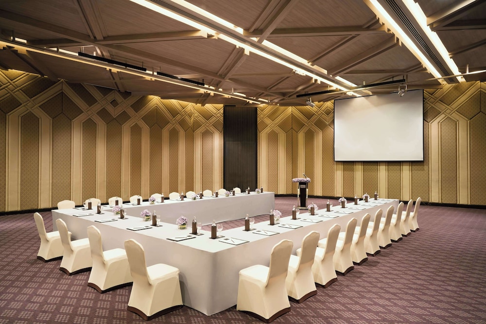 AVANI Khon Kaen Hotel and Convention Centre 58/69