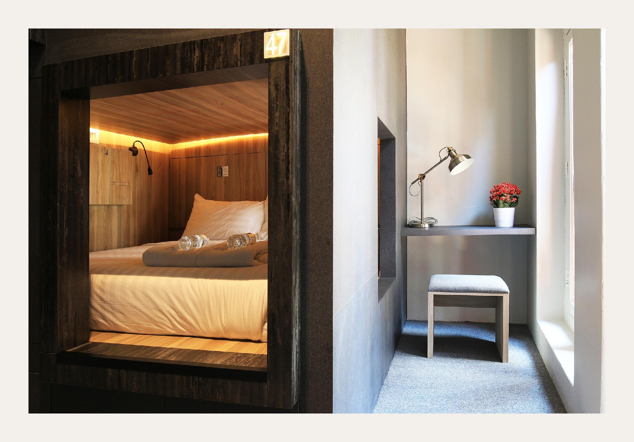 Capsule, Lower, Bunk Bed, Queen Bed