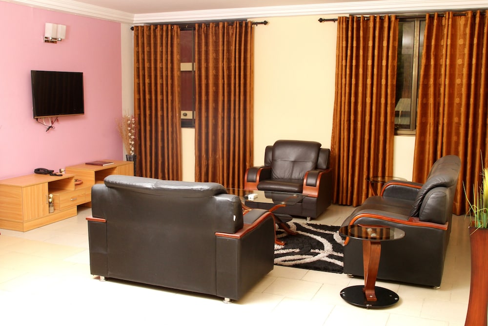CONSIR EXECUTIVE LODGE 21/26