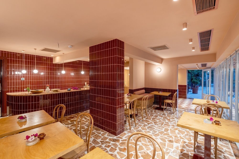 Yonca Anjelika Otel +12 34/50