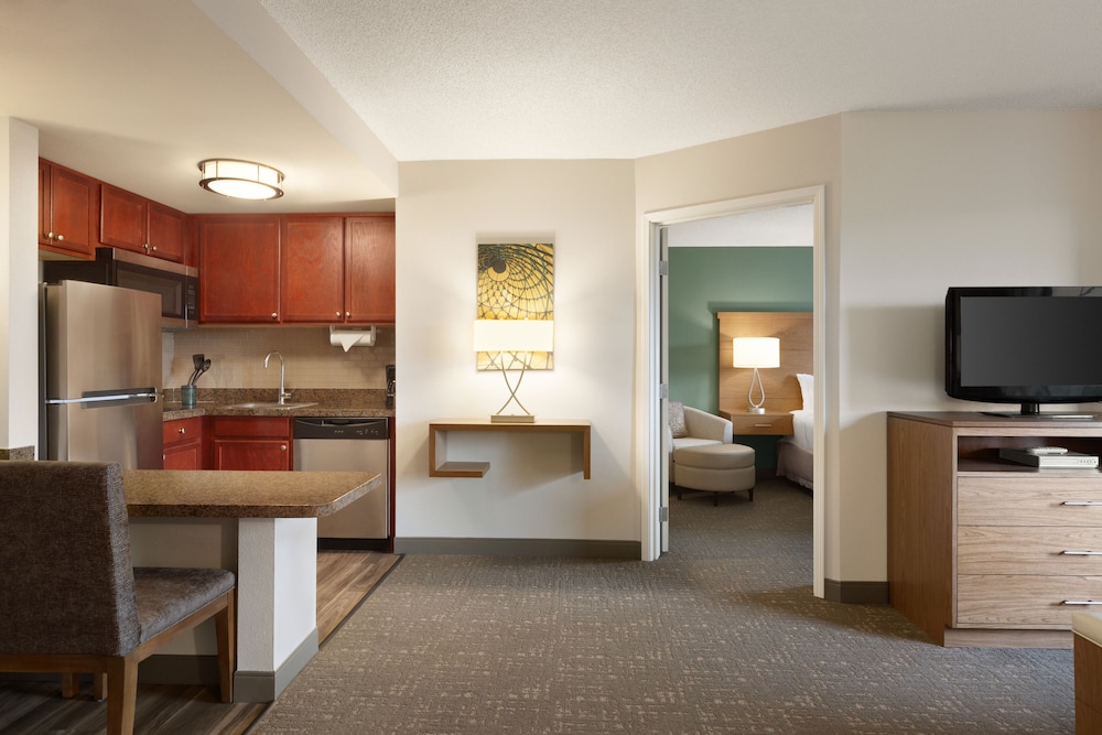 Staybridge Suites Tampa East Brandon 33/54