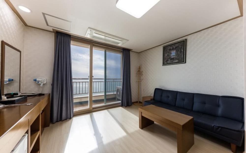 Mud Beach Hotel 43/57