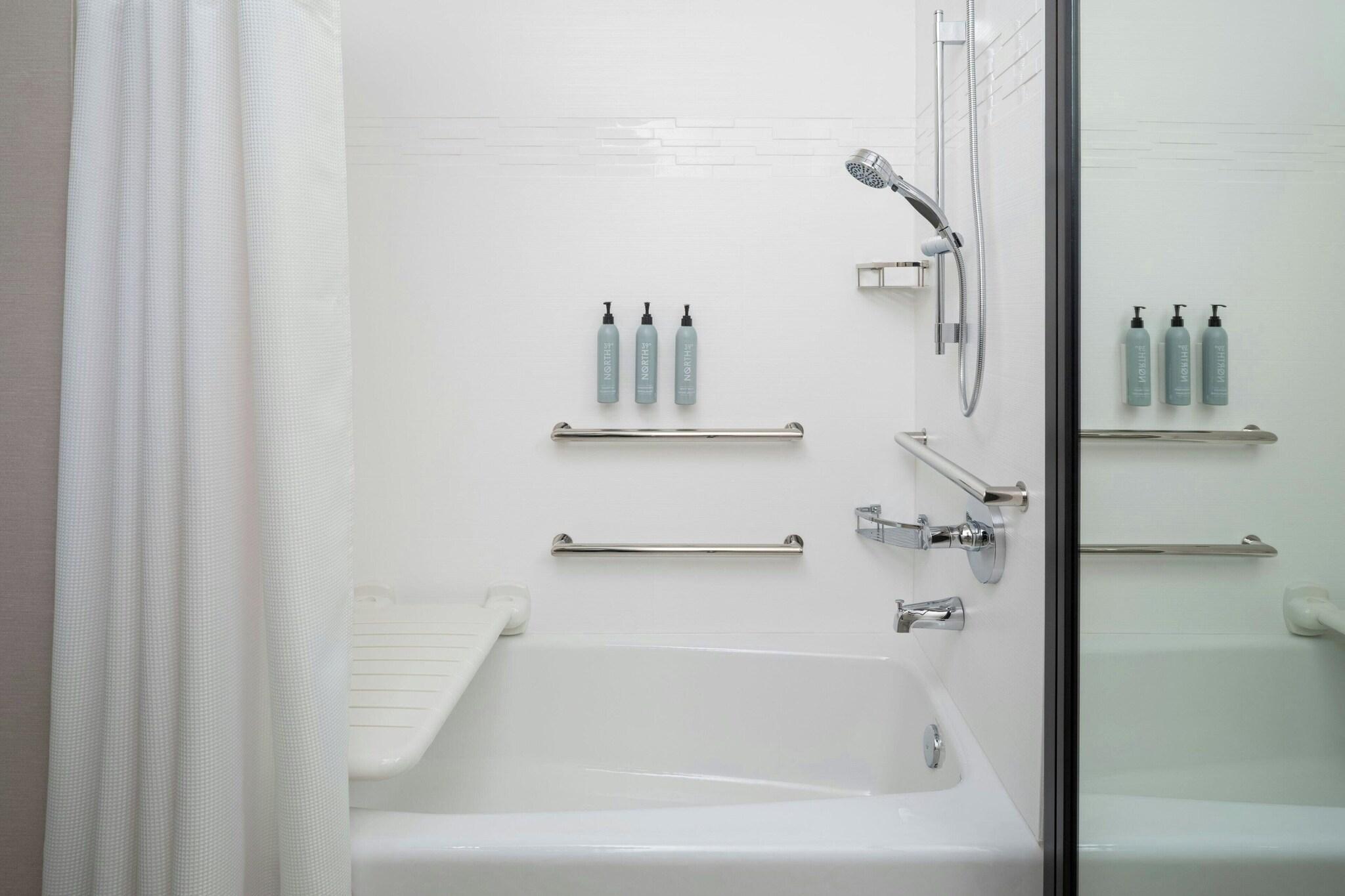 Studio, King Bed, Residence Inn Melbourne 3/5