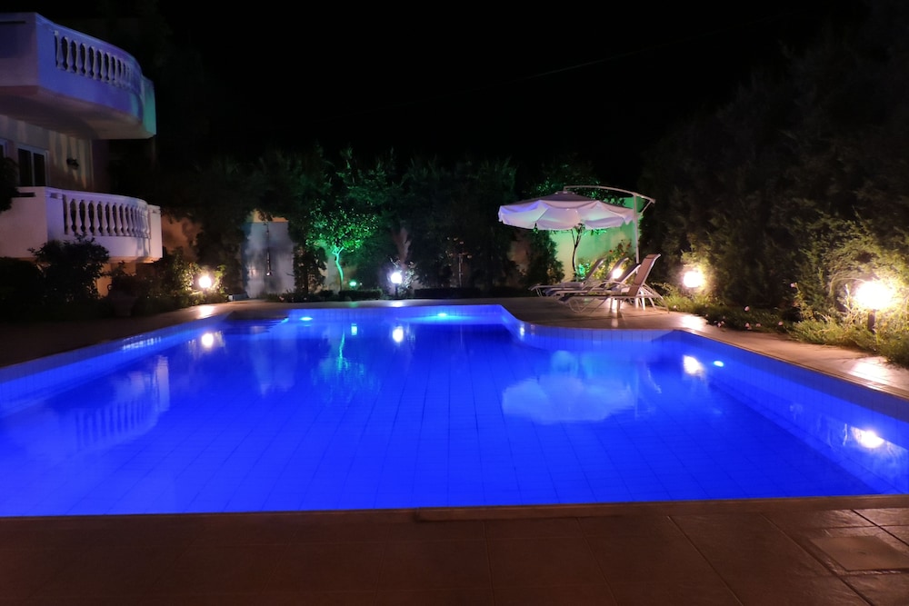 GOLDEN ROSE SUITES photo1