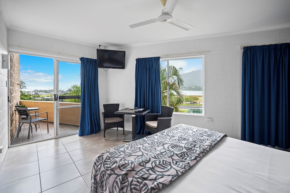Colonial Palms Motor Inn 22/67