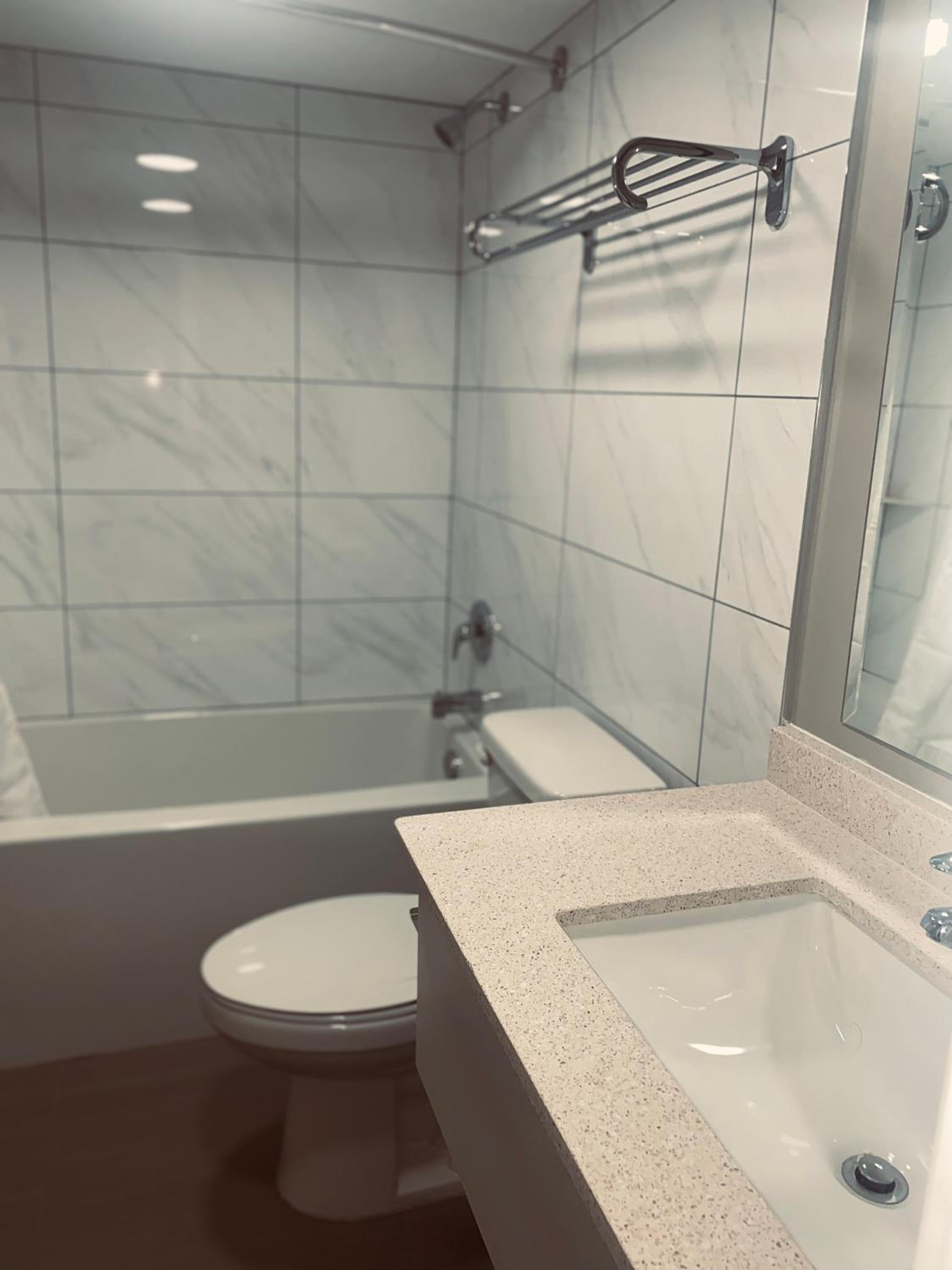 Room, 2 Queen Beds, Econo Lodge Prince George City Centre 7/8