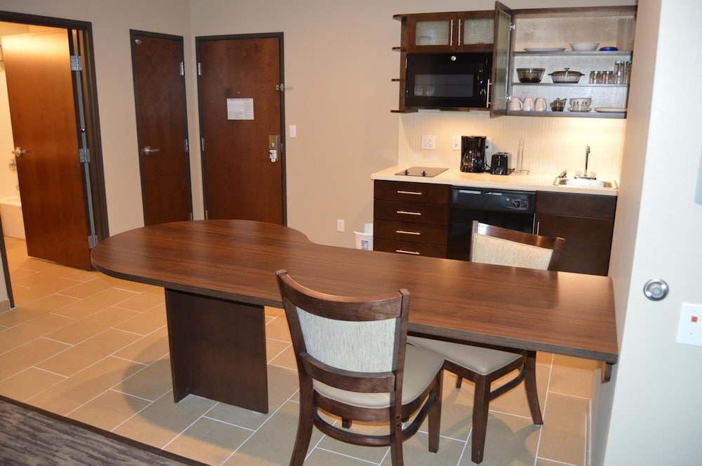 Heritage Place Hotel & Suites 36/48
