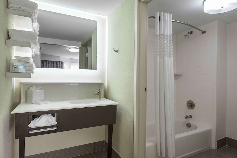 Hampton Inn And Suites Chapel Hill Druham 21/57