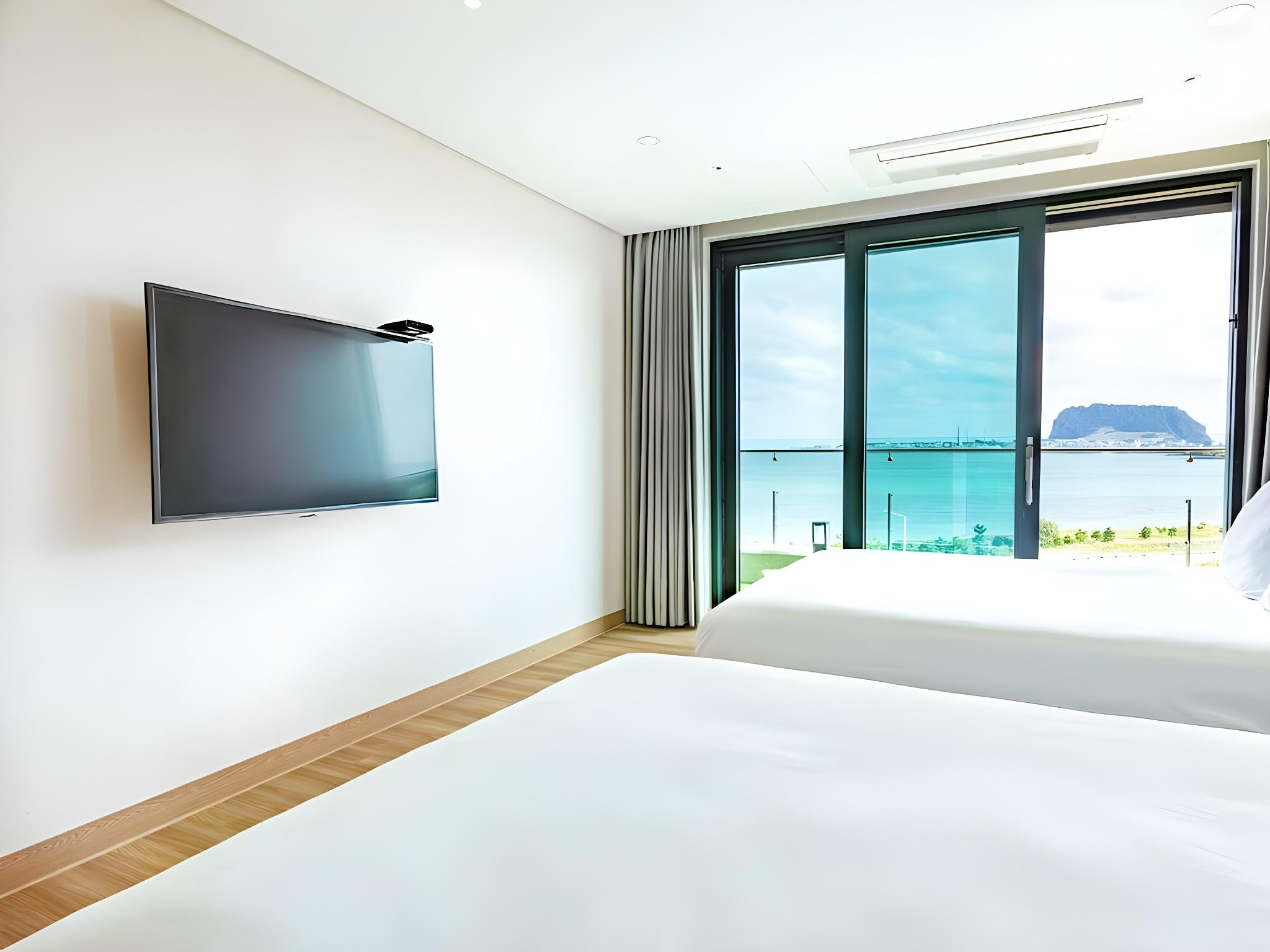 Penthouse, 2 Double Beds, Pool Access