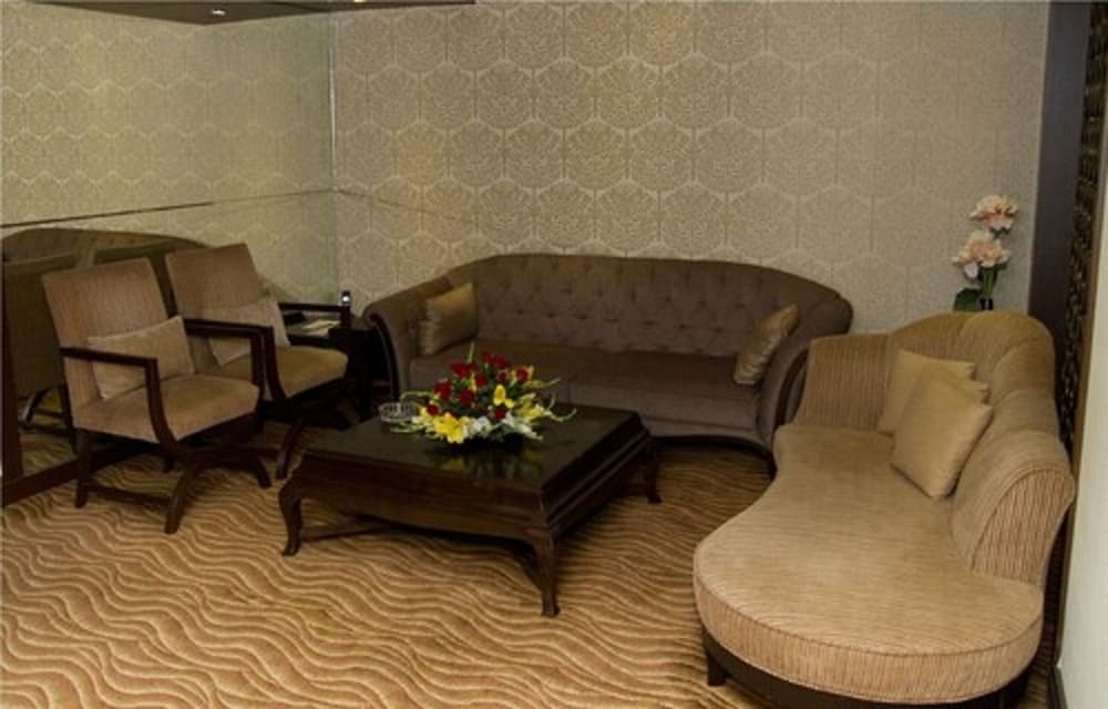 Centre Point Hotel 34/50