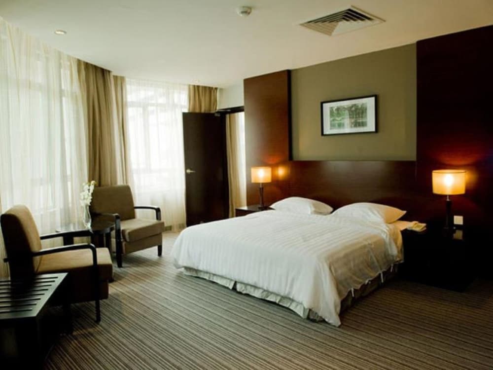 Hotel Sixty3 6/52