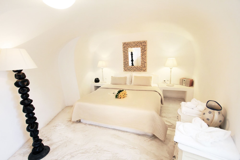 OLIVE, CAVE, SUPERIOR, SUITE, CALDERA VIEW, HOT TUB