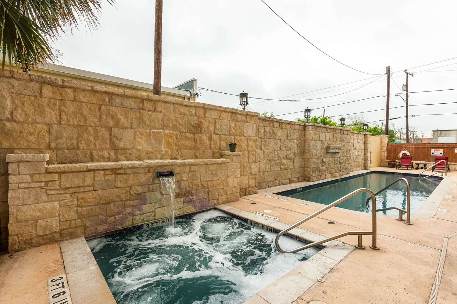 Comfort Suites Alamo Riverwalk 14/35