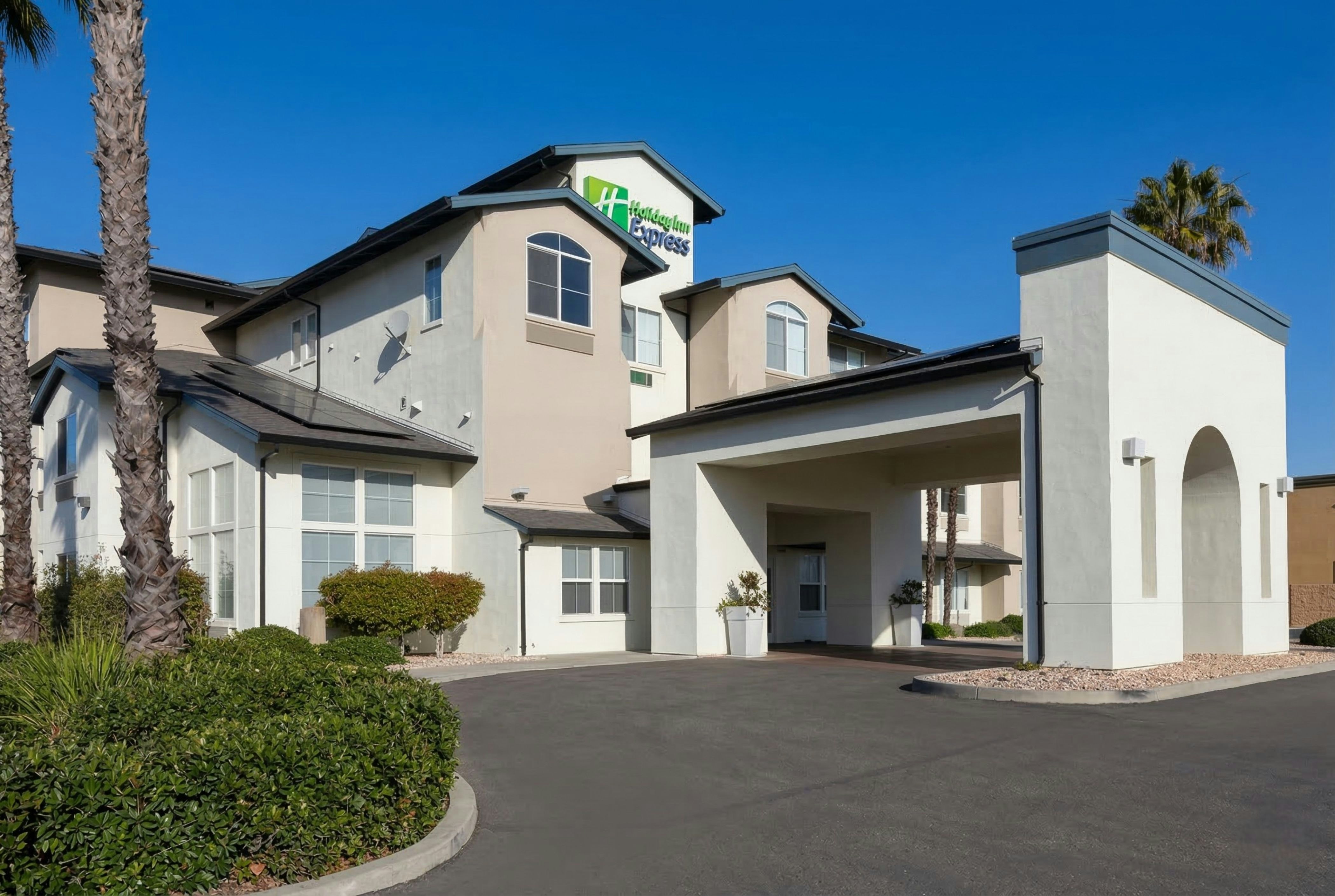 Holiday Inn Express Hotel and Suites Manteca City Center 71/76