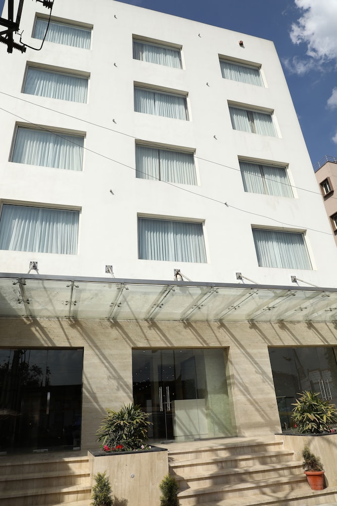 Y N Hotels 2/29