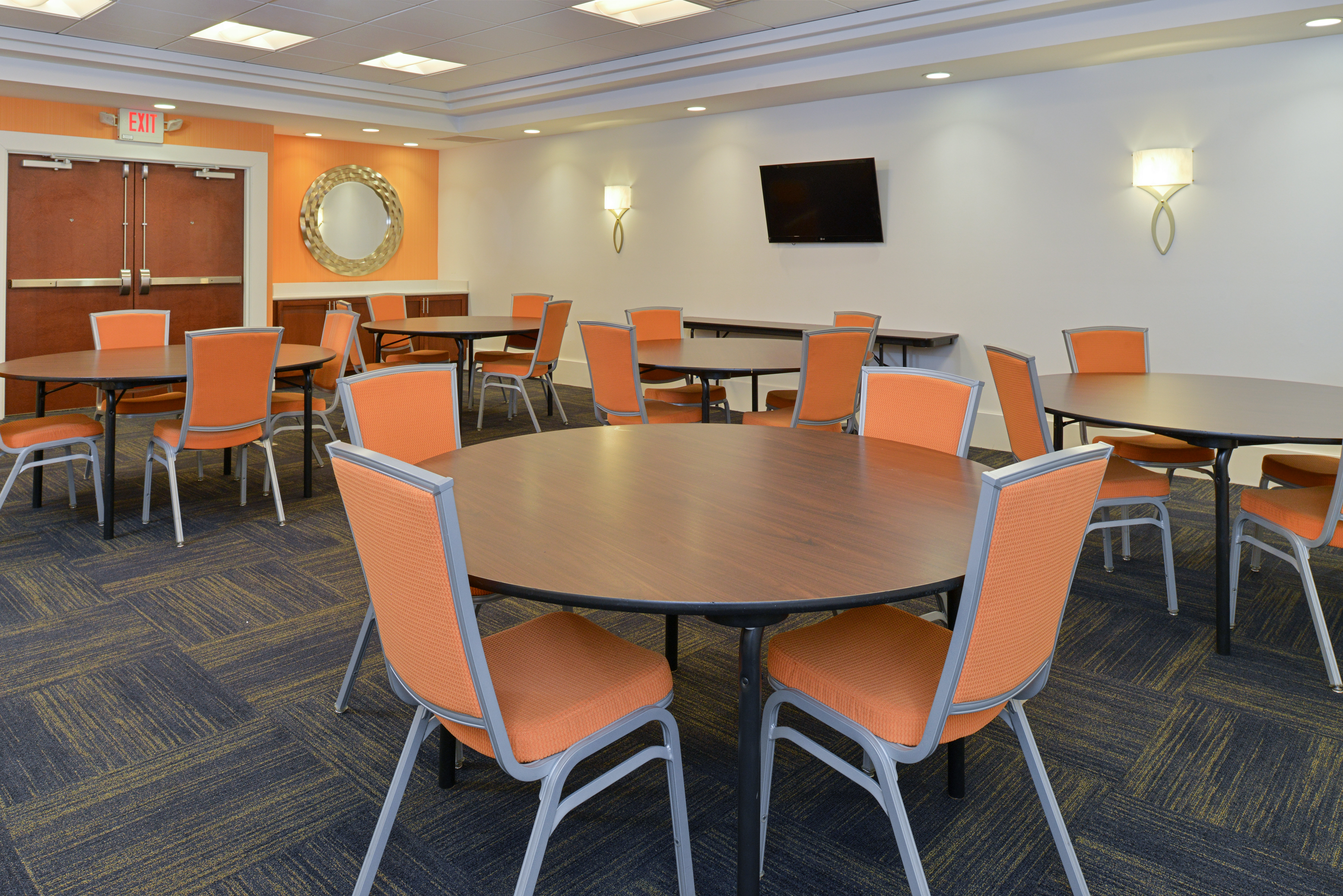 Holiday Inn Express Hotel and Suites Terre Haute 66/73