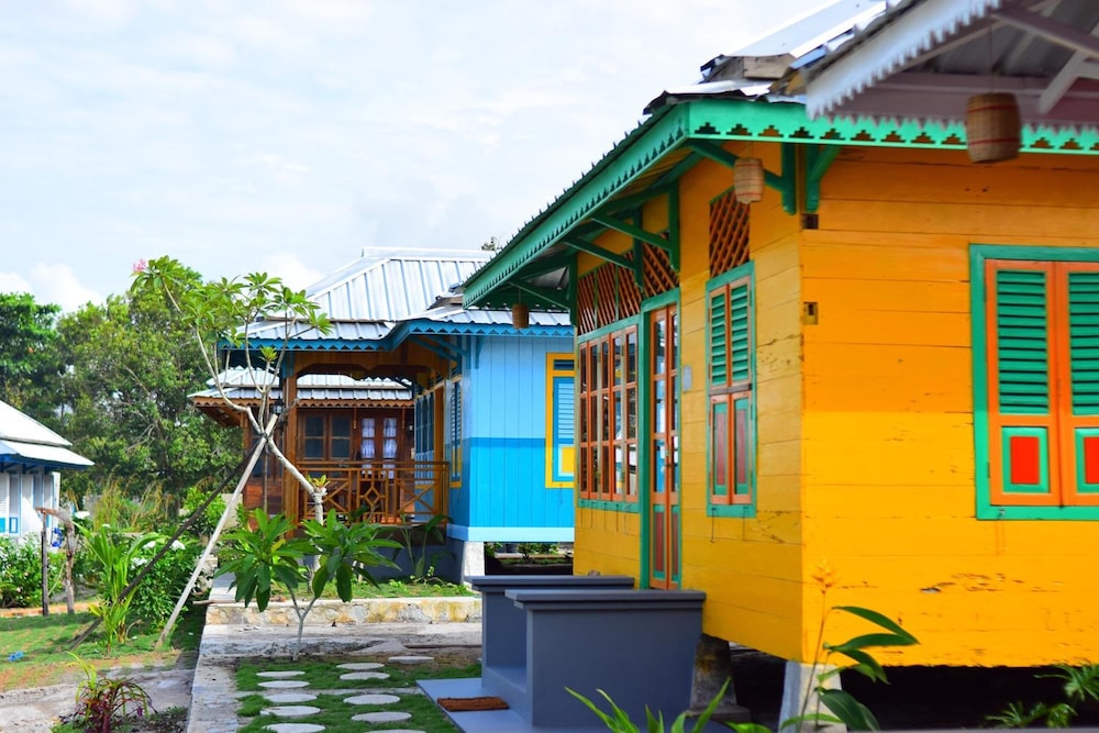 Rock and Wreck Dive Resort 5/47