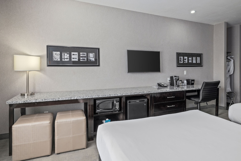 Home Inn and Suites Regina Airport 14/68