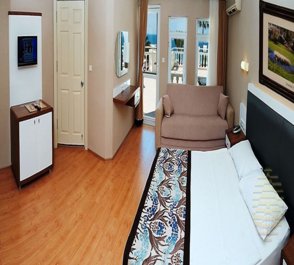 Azak Hotel 25/42
