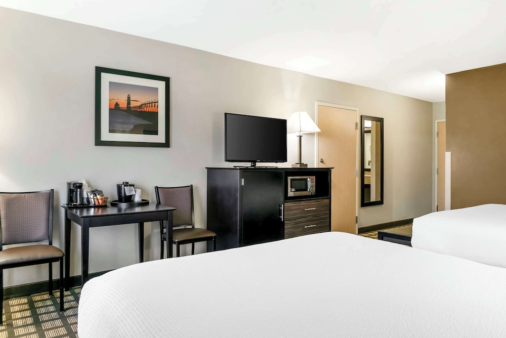 Standard, 2 Queen Beds, Accessible