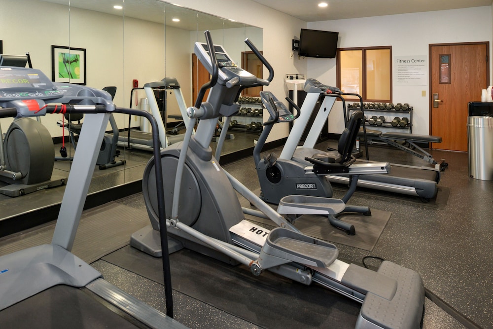 Holiday Inn Express Hotel And Suites Omaha West 33/46