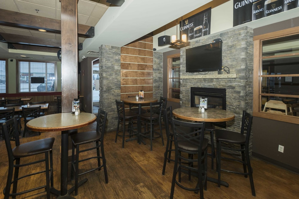 Lakeview Inn & Suites Fort Saskatchewan 20/28