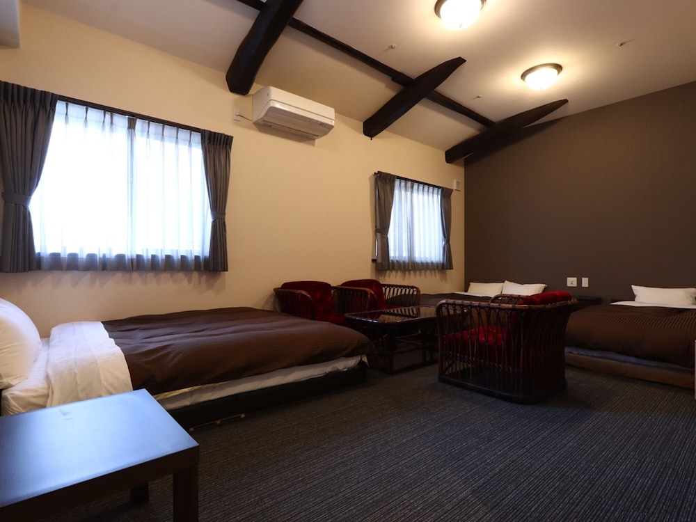 Karasawa Inn 46/63