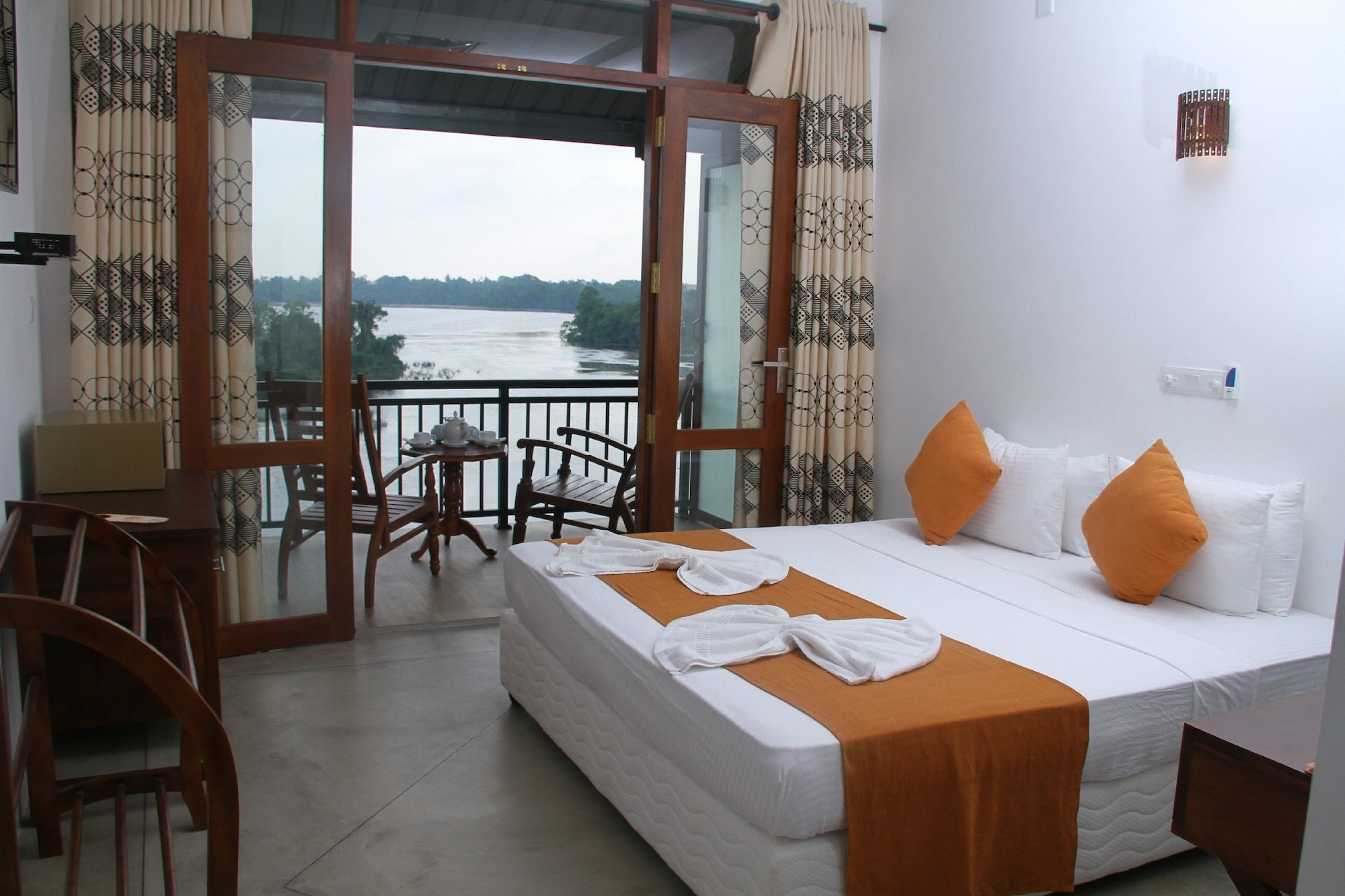 DELUXE, TRIPLE, LAGOON VIEW, POOL SIDE