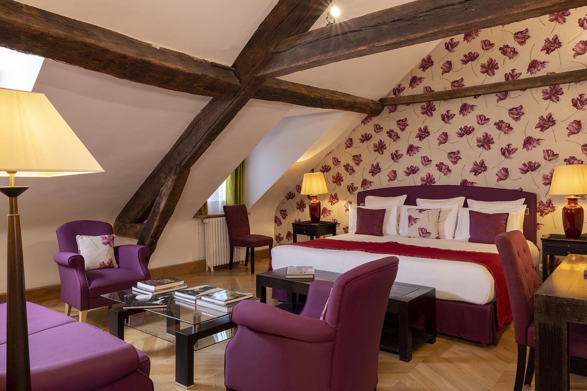 جناح بسرير كوين، Hotel Pas De Calais 3/9