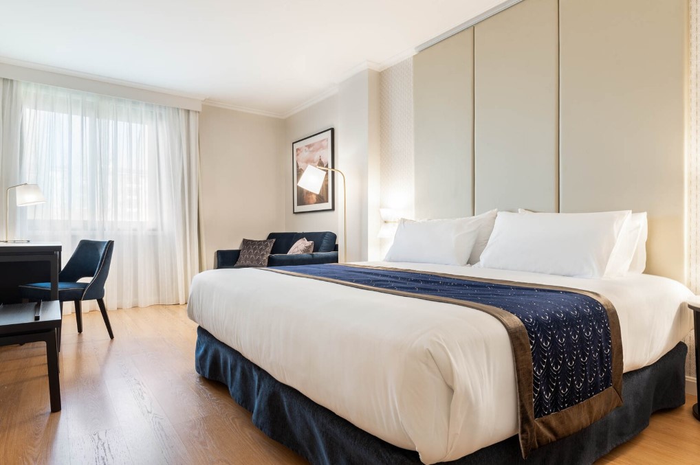 Adjoining, Double Bed