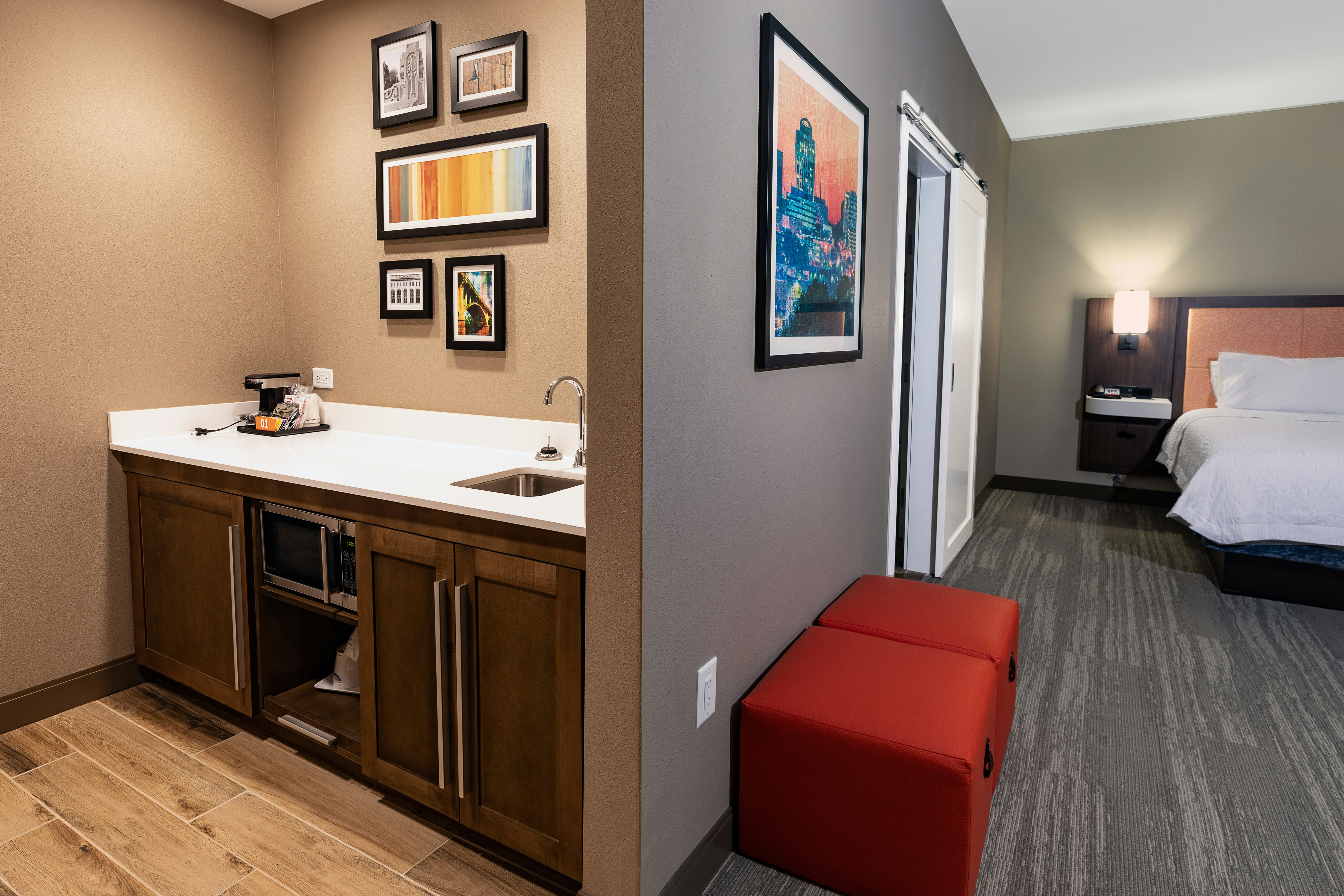 SUITE, KING BED, ACCESSIBLE