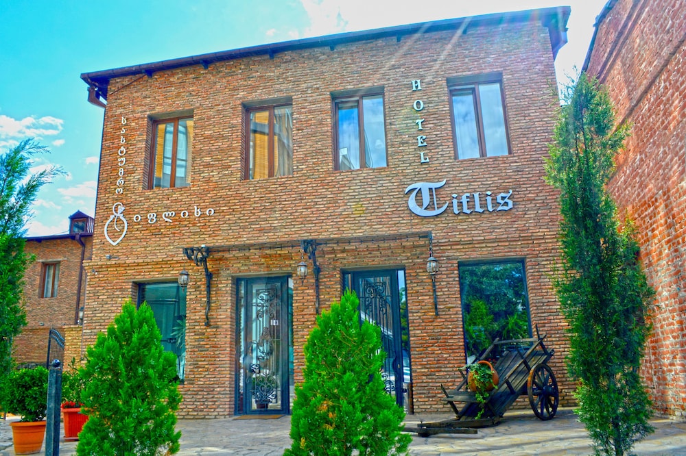 Tiflis Hotel 2/74