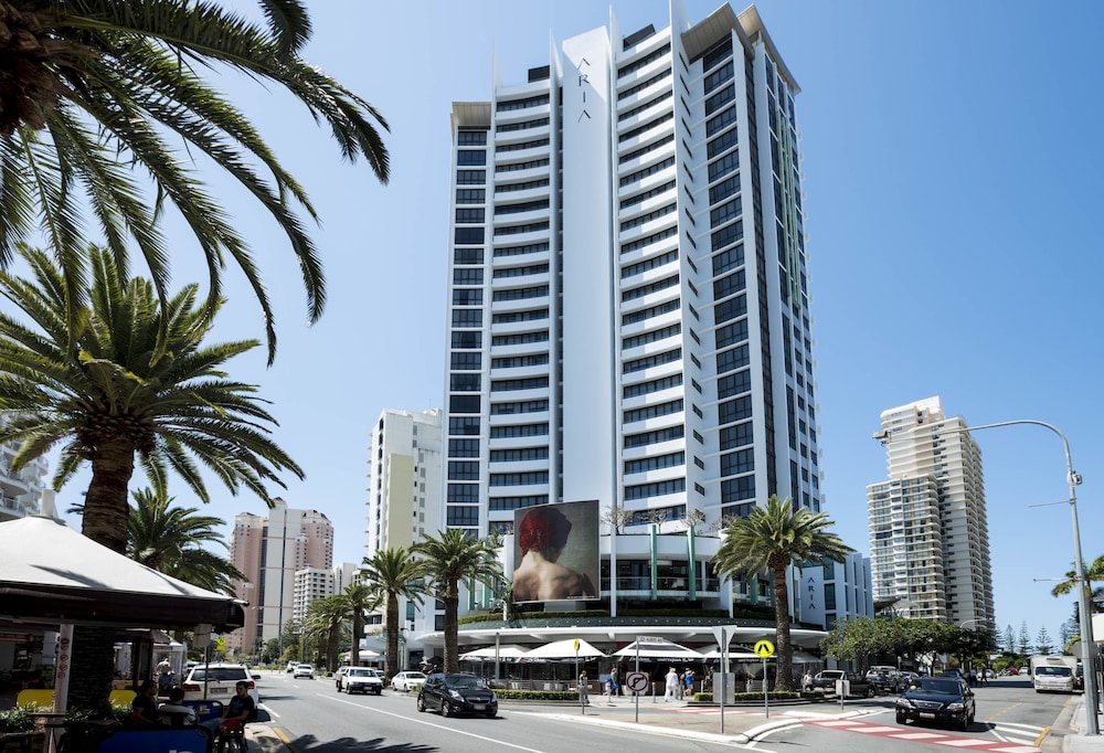 Aria Apartments 68/76