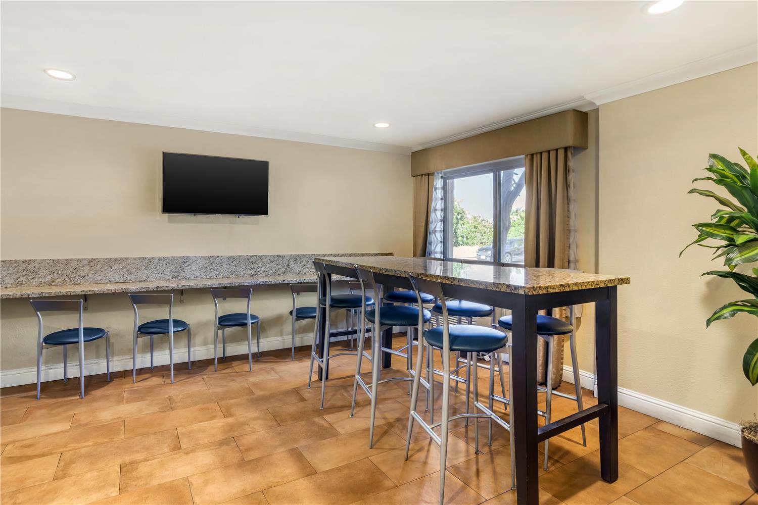 Best Western Plus Pleasanton Inn 18/23