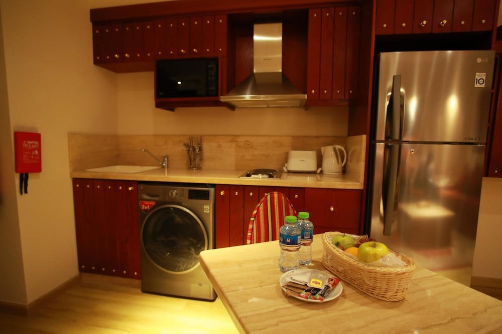 Al Liwan Suites Rawdat Al Khail 40/45
