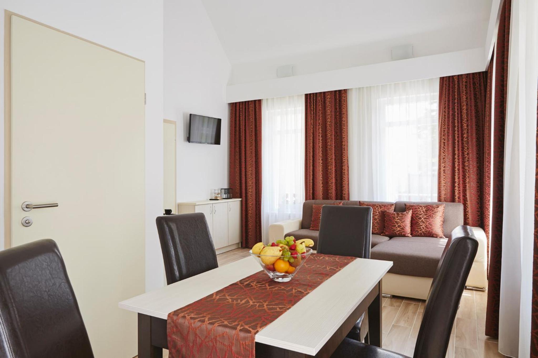 Astoria Hotel and Restaurant 28/41