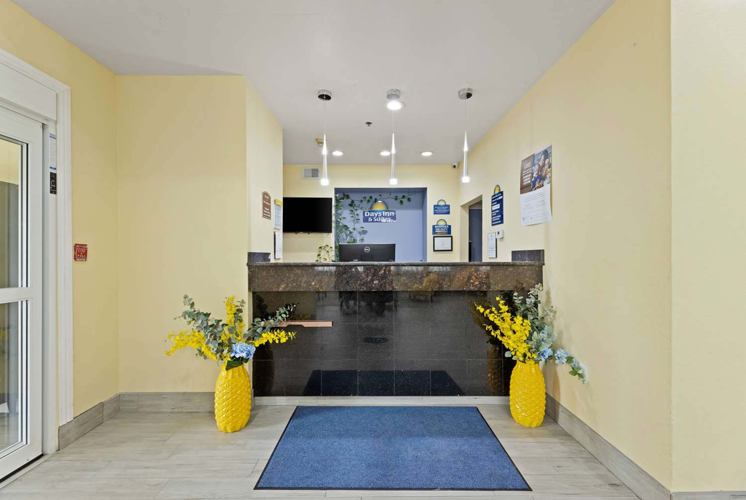 Days Inn and Suites by Wyndham Euless DFW Airport South 6/57