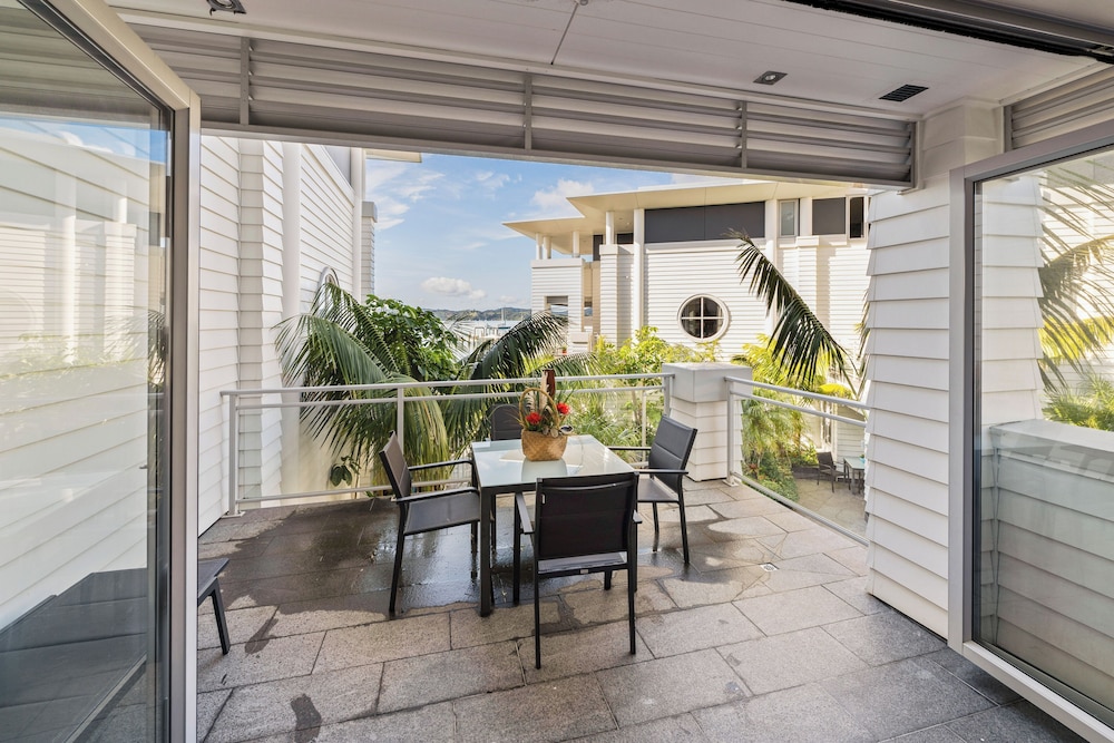 The Waterfront Suites Heritage Collection 7/50