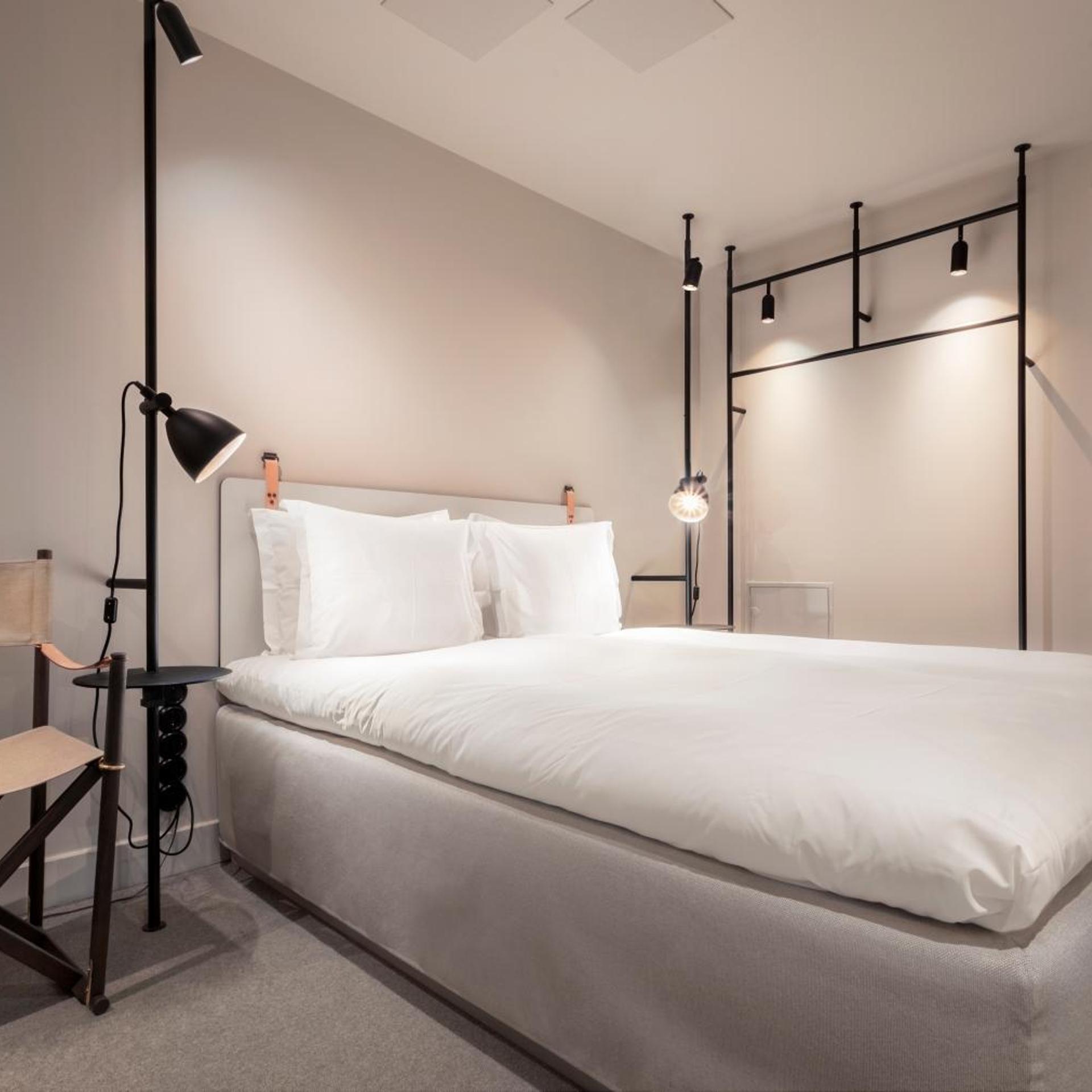 Sleep, Guest Room, Double Bed, No Window