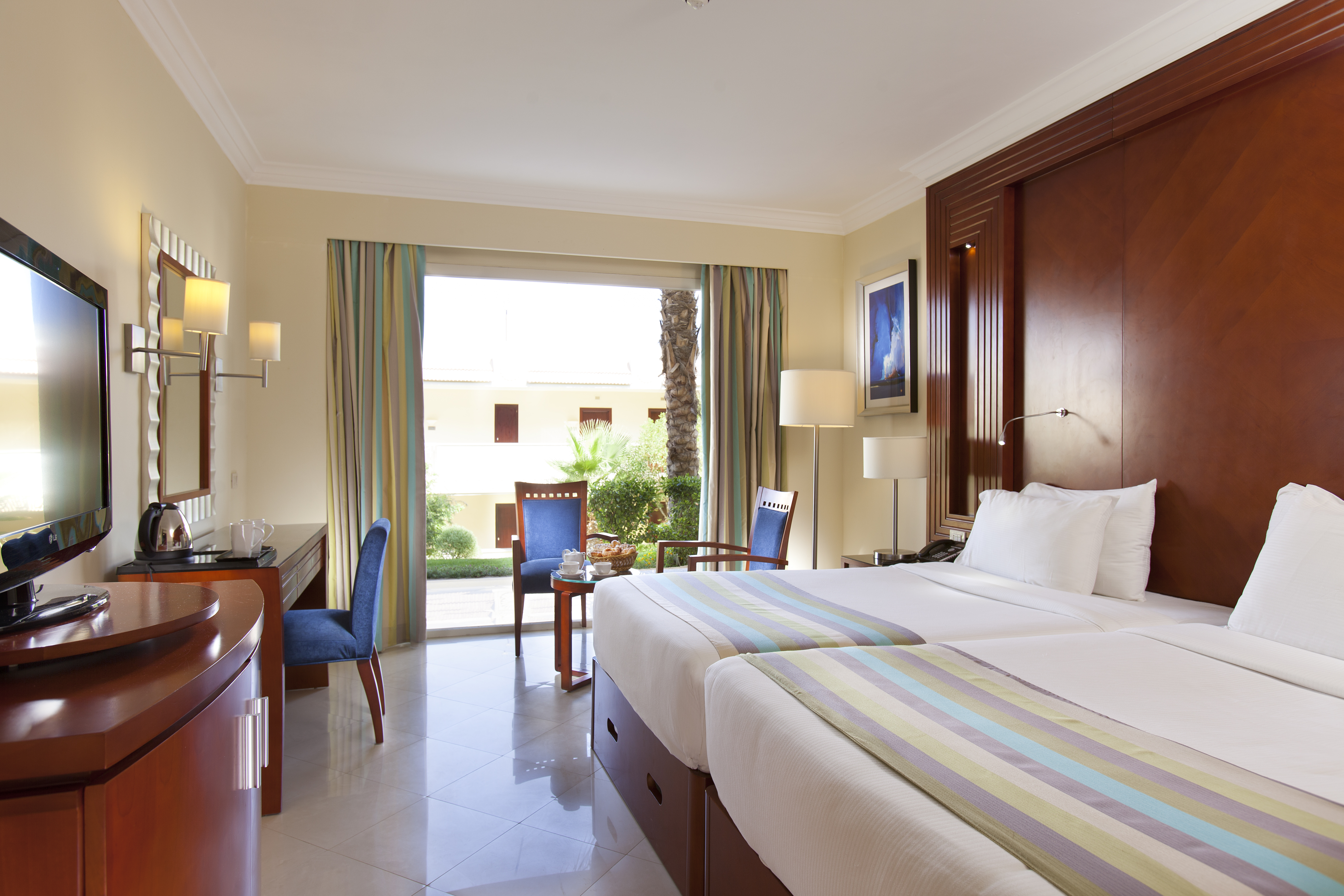 ROOM, POOL VIEW