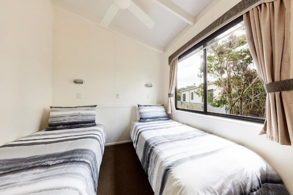 3 Bedrooms, Cabin, Twin Beds, 2 Bunk Beds, Queen Bed, Sea Side