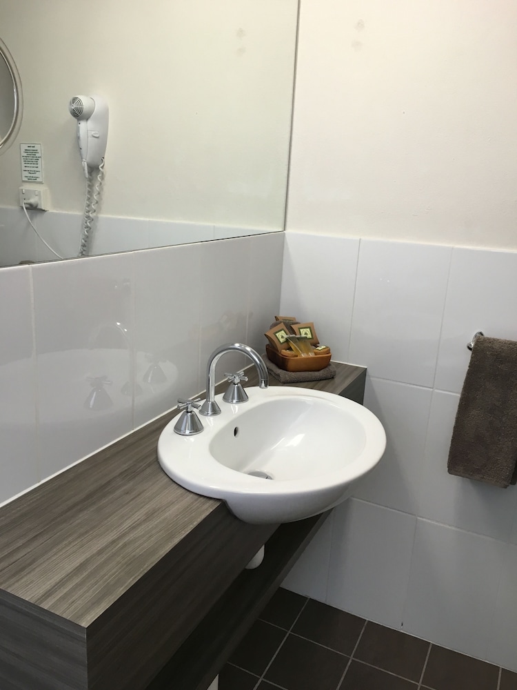 GOSFORD PALMS MOTOR INN 53/62