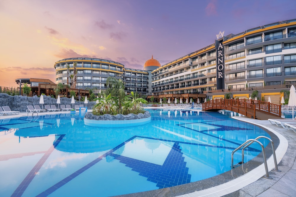 Arnor Deluxe Hotel And Spa 70/71