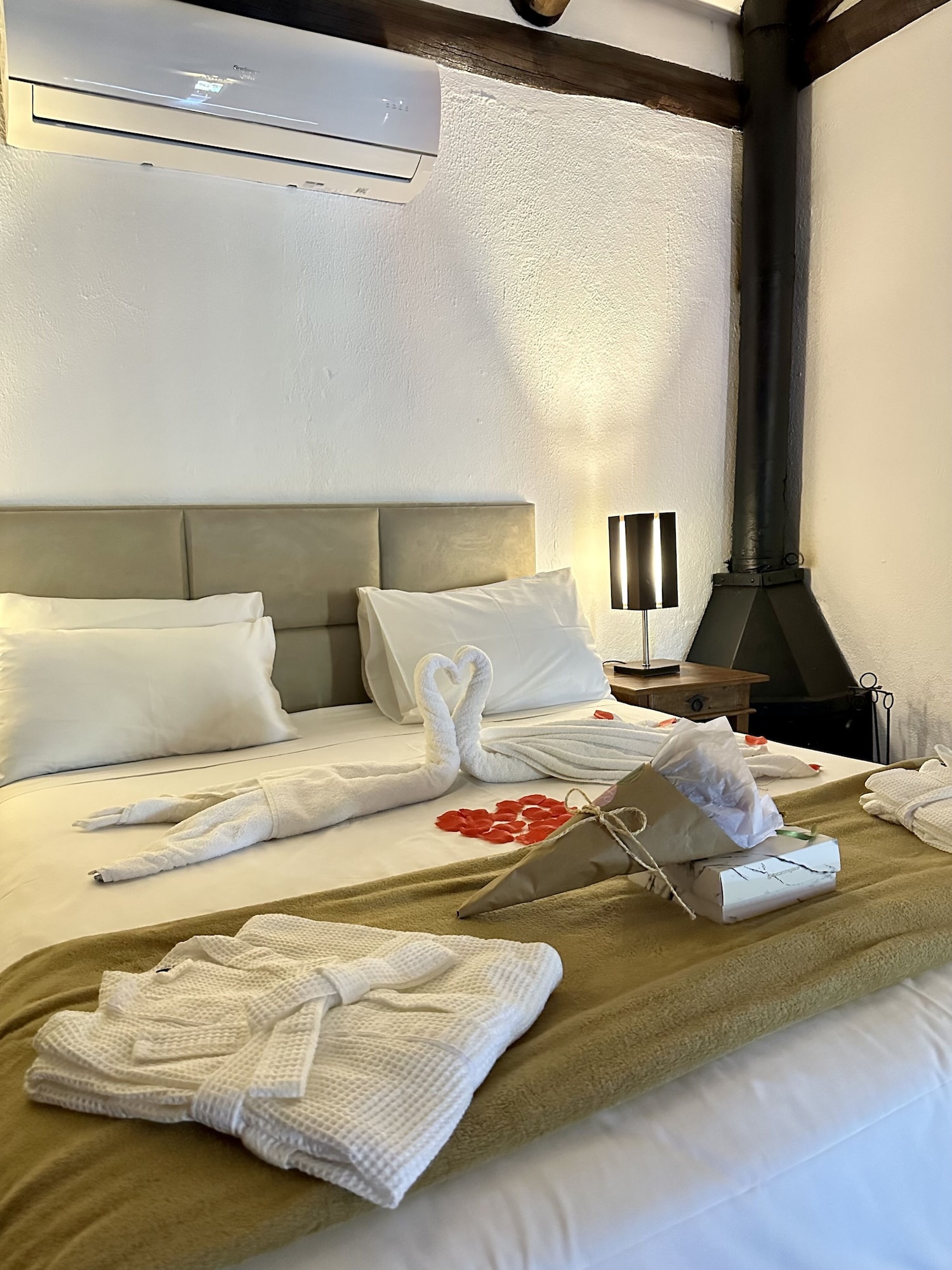 Master, Queen Bed
