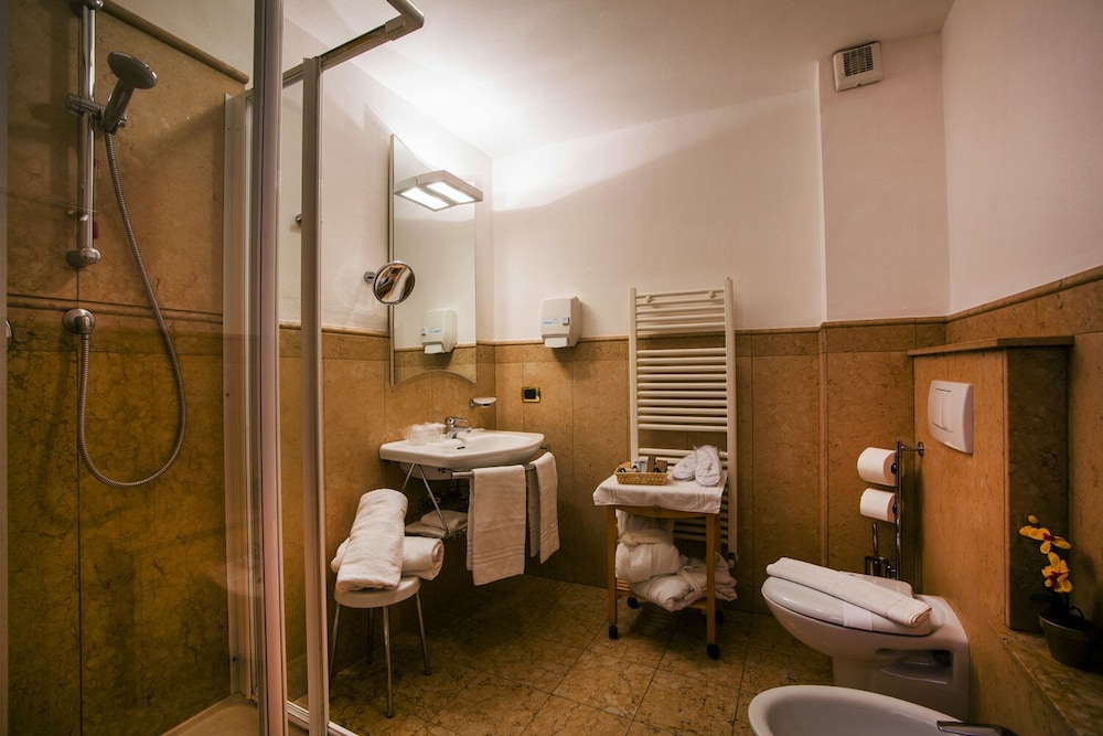 Paradise Hotel and Wellness 48/49