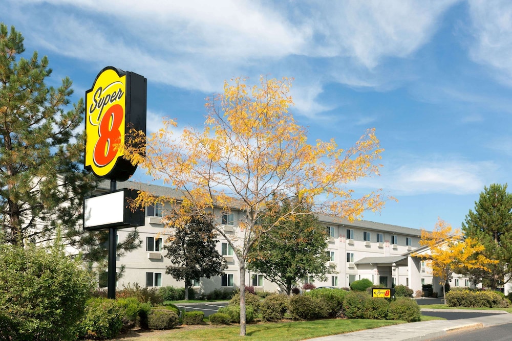Super 8 by Wyndham Redmond 11/15