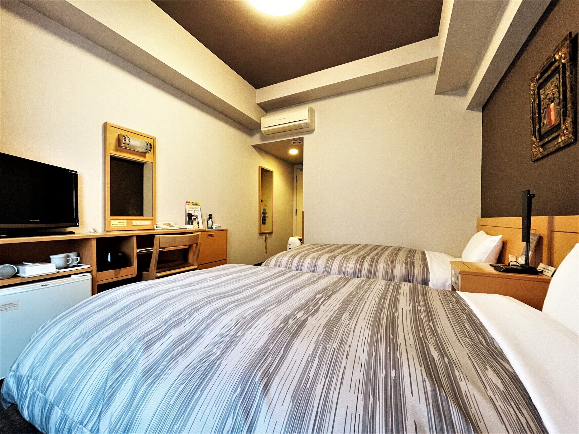 ROOM, TWIN BEDS, SMOKING