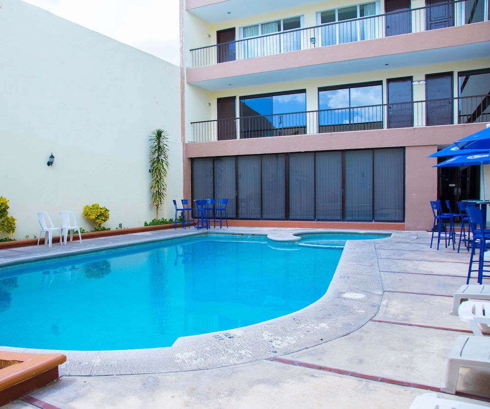 Hotel Ambassador Merida 66/72